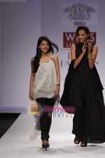 Model walk the ramp for Shrea By Shreya and Nirali Show at Wills India Fashion Week 2010 Day 4 on 28th March 2010 (11).JPG